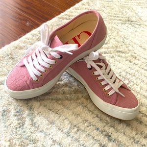Super comfy tenis shoes (Carolina Herrera)! Perfect for the summer